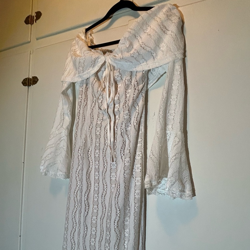 Elegant White Lace Off-Shoulder Dress - Picture 4 of 15